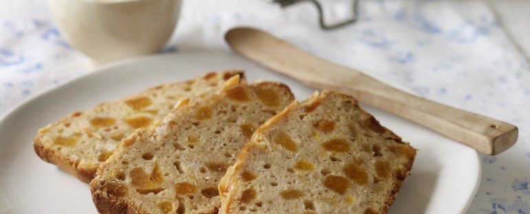 Apricot and cardamom teabread